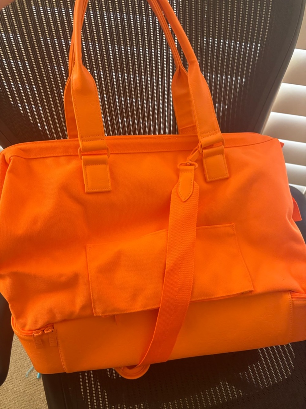 BÉIS Weekender Bag in Creamsicle - Picture 7 of 8